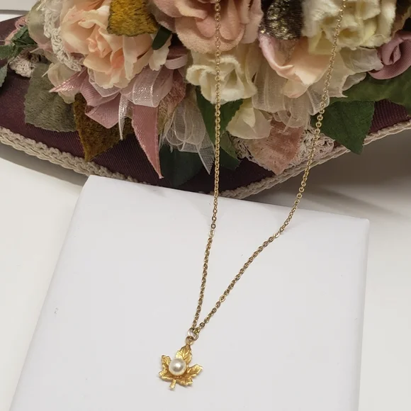 Vintage Petite Gold Leaf with Pearl Necklace - Picture 2 of 5